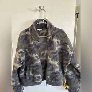 Women’s American Eagle Camp Sherpa Cropped Jacket Size M